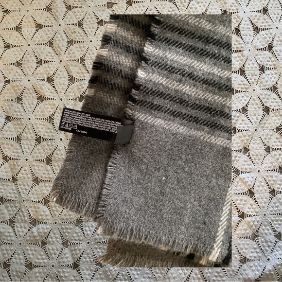 Express 100% Acrylic Gray Scarf - Picture 3 of 3